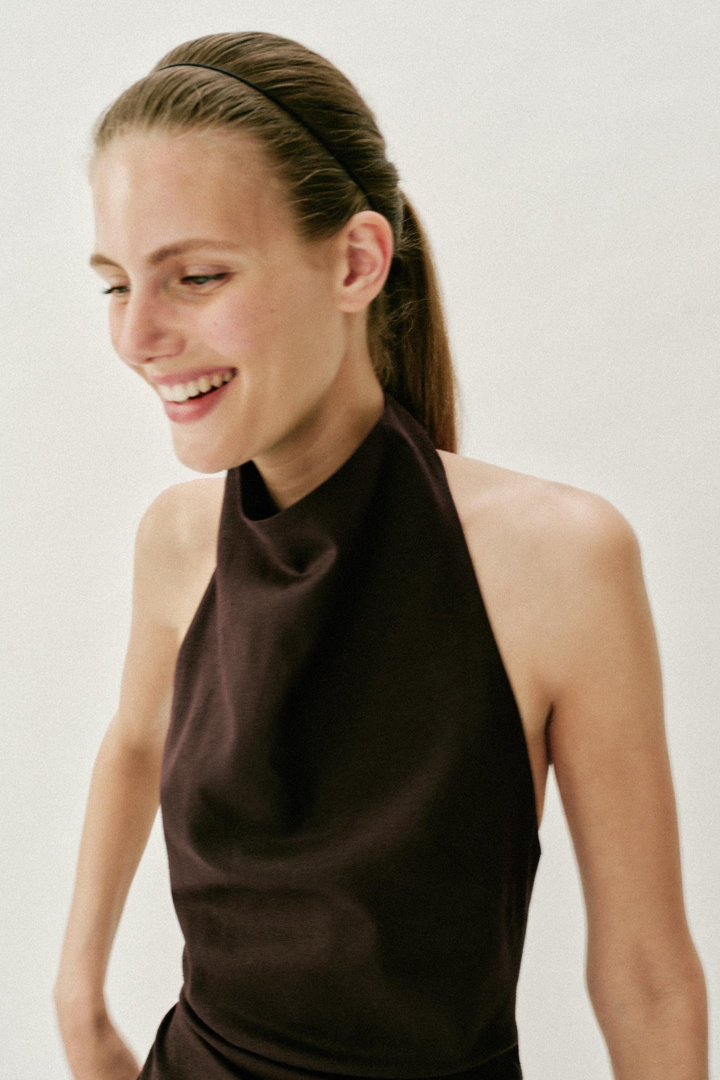 ROBE MI-LONGUE EN LIN À ENCOLURE AMÉRICAINE